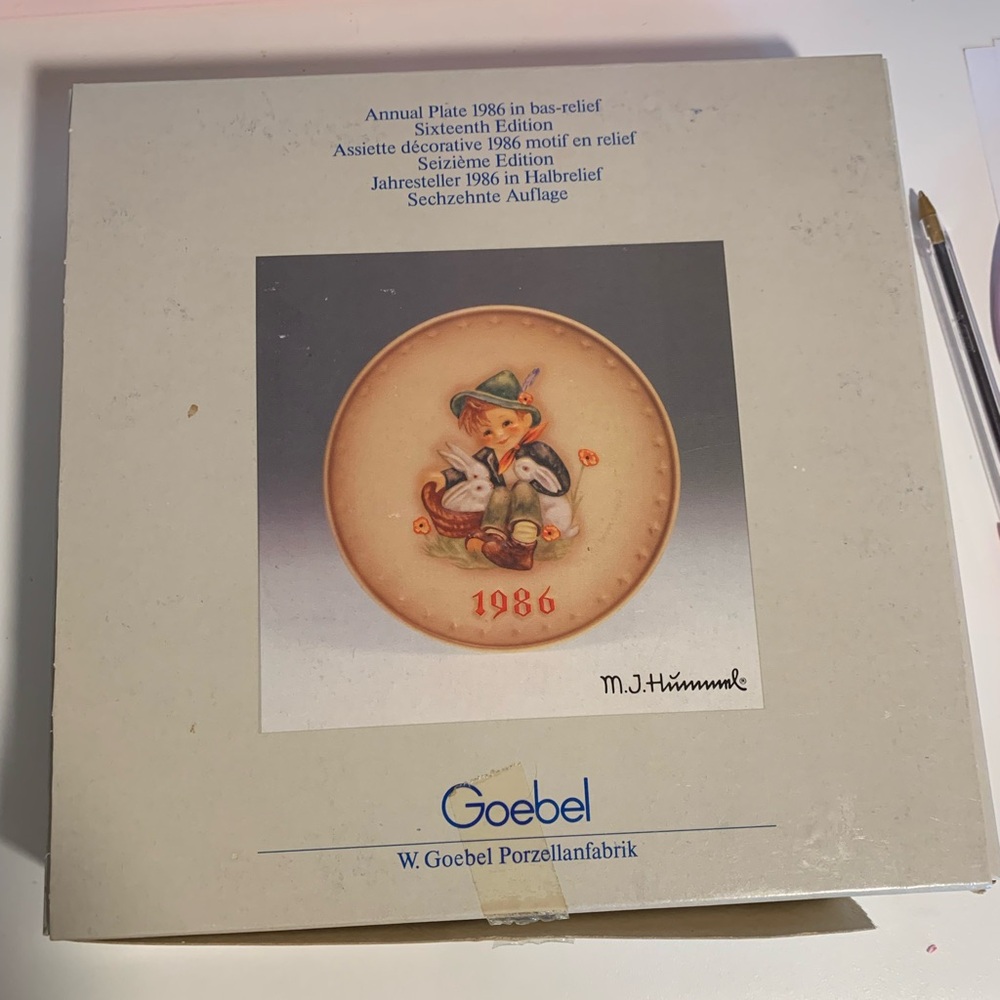 M J Hummel Goebel Annual Plate 1986 Excellent Condition